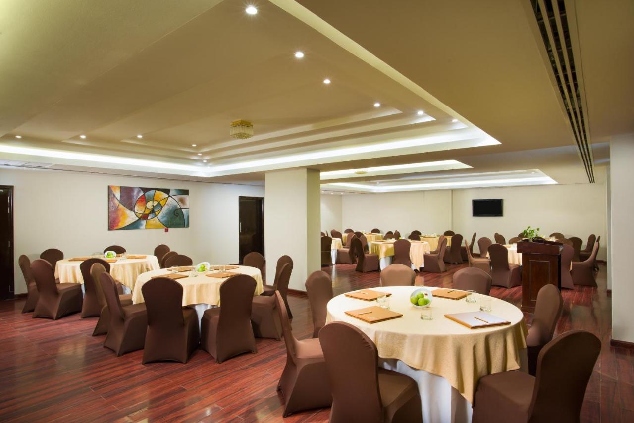 Muscat Dunes Hotel Exterior foto